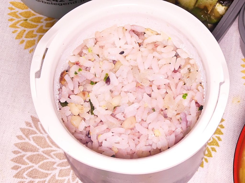 十六穀米とオーカワさんの刻みこんにゃく入り若菜混ぜご飯