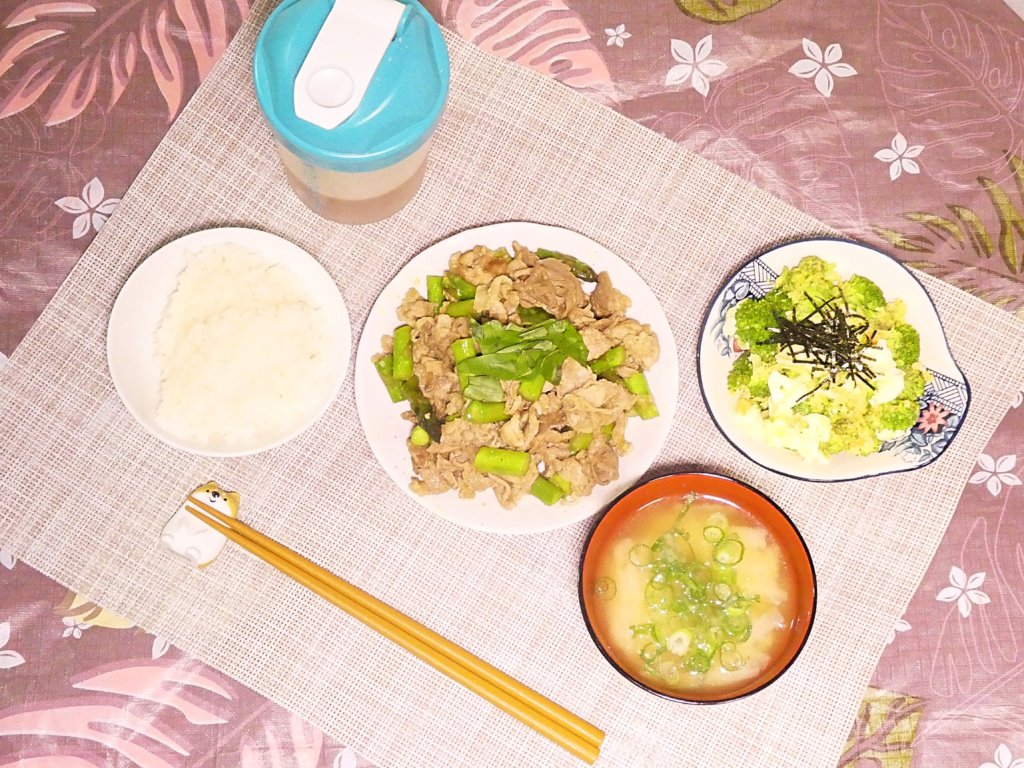 今日の夕ごはん 豚肉とおつとめ品アスパラガスのカレー炒め 19/10/30