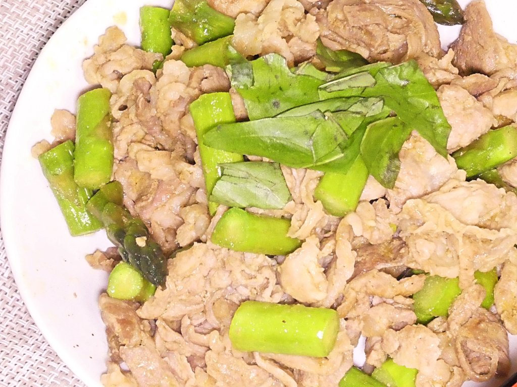 豚肉とおつとめ品アスパラガスのカレー炒め