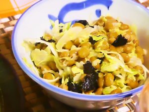 千切りキャベツと納豆の海苔サラダ