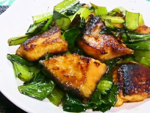 鮭と小松菜のバタポン炒め