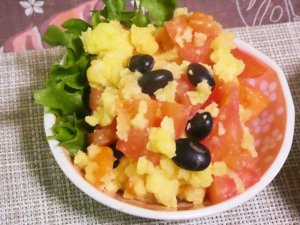 黒豆とトマトのポテトサラダ