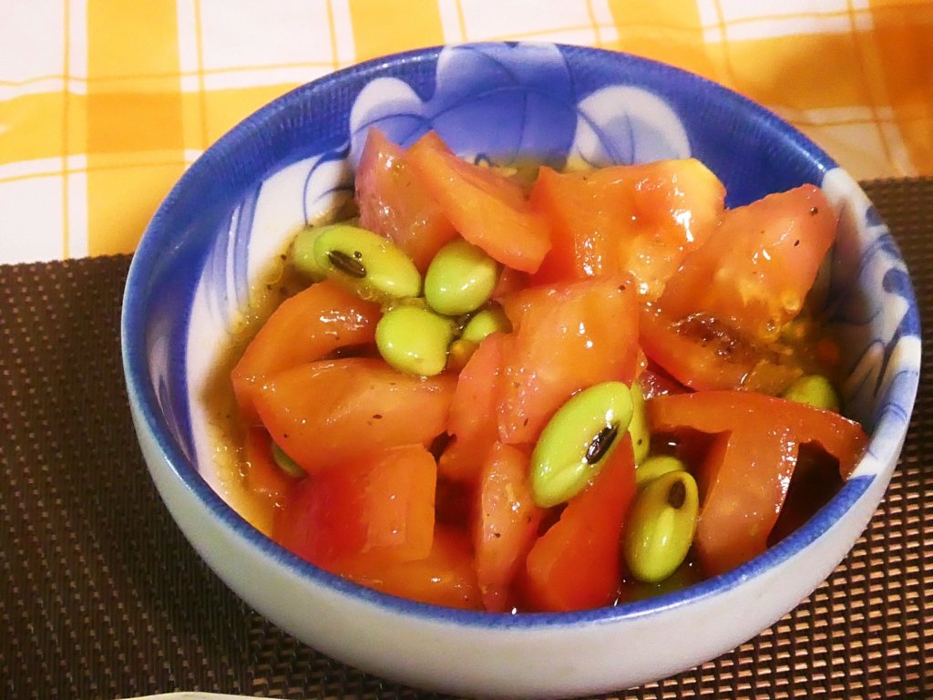 トマトと枝豆の食べるラー油和え