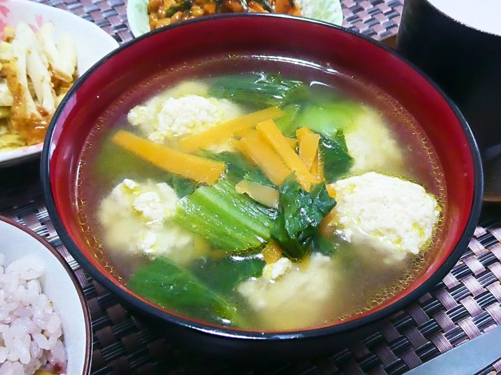 鶏団子とチンゲン菜の中華スープ