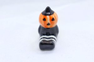 お座りハロウィンかぼちゃの箸置き - 正面