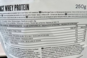 マイプロテイン ワールドキッチンシリーズ プロテイン クリームブリュレ味 - 栄養成分
