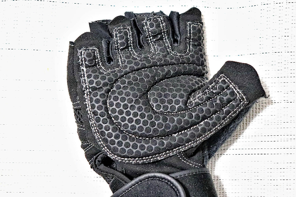 GW SPORTS トレーニンググローブの手のひら