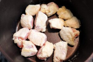 鶏胸肉を炒める