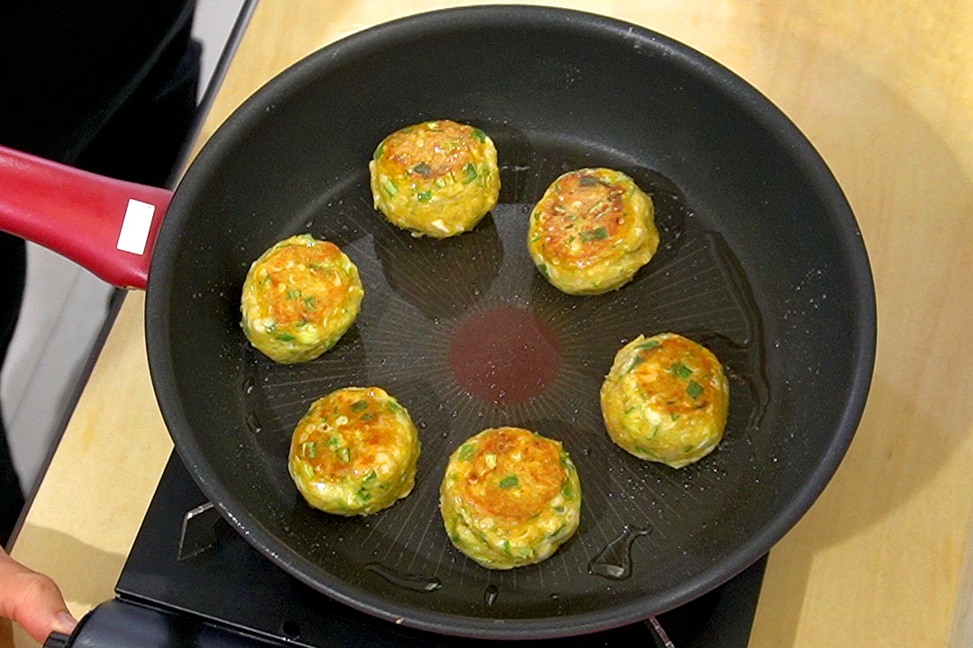 タネを焼き色が付くまで焼く