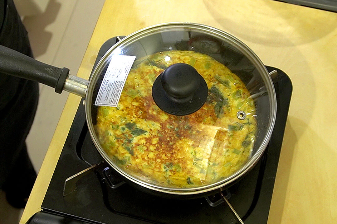 裏面も蒸し焼きにする