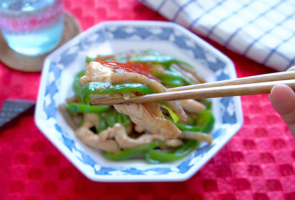 鶏むね肉とこんにゃくの青椒肉絲