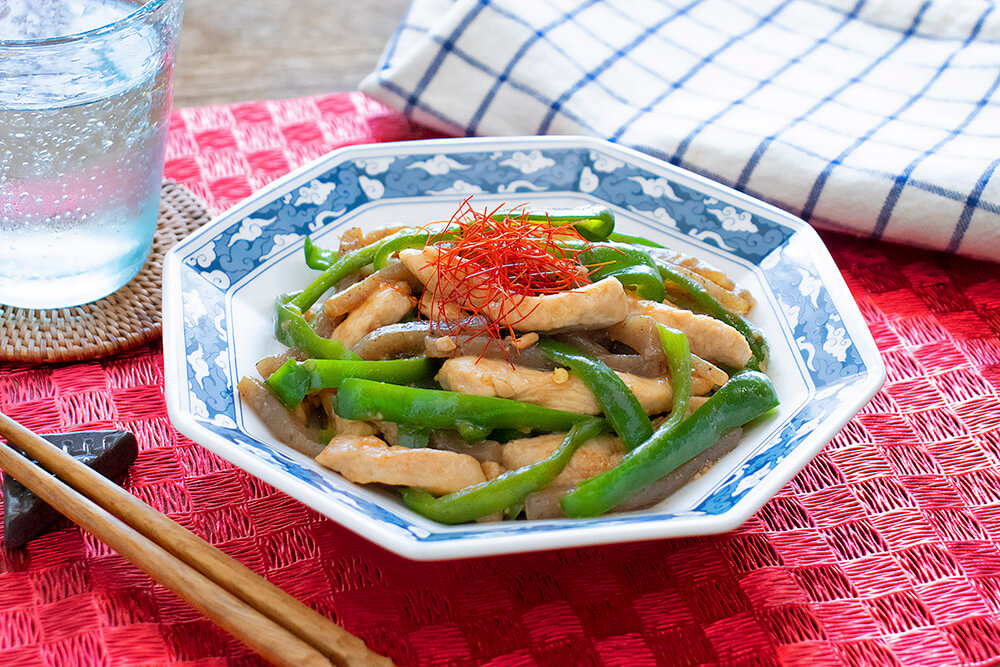 鶏むね肉とこんにゃくの青椒肉絲