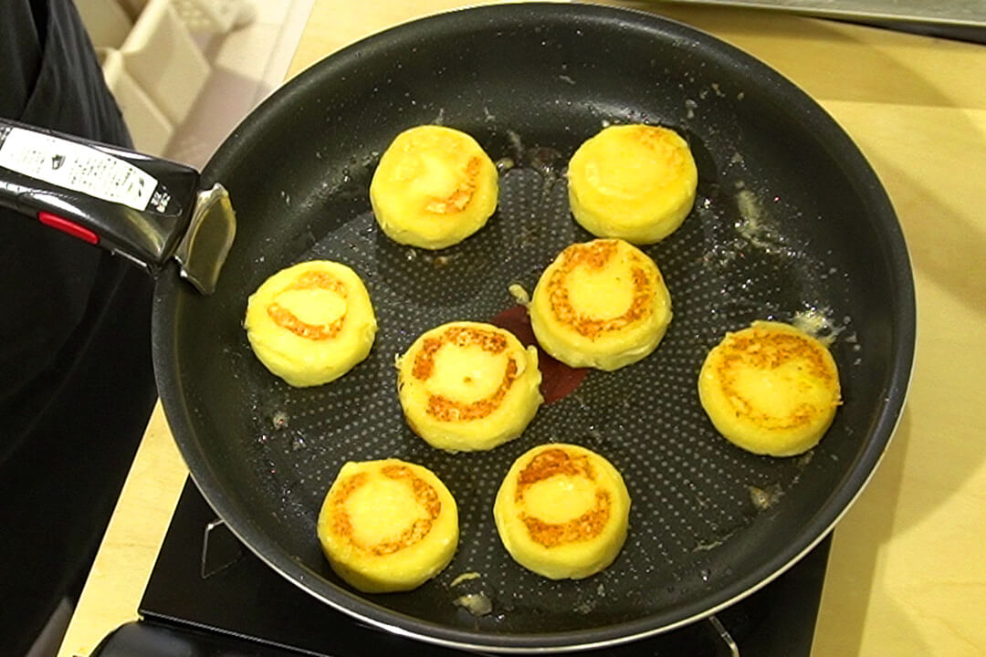 生地を焼き色が付くまで焼く