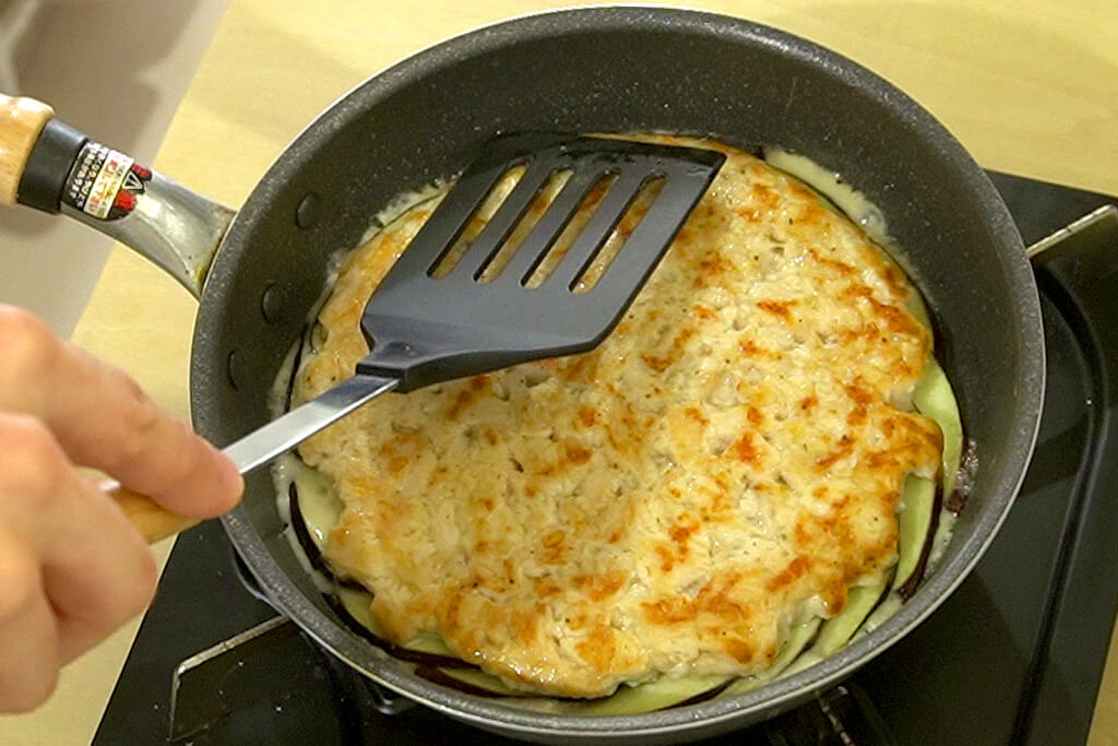 ひっくり返して裏面も焼く