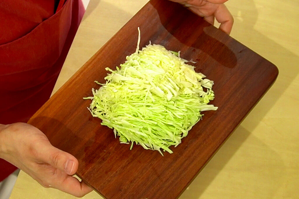 キャベツは千切りにする
