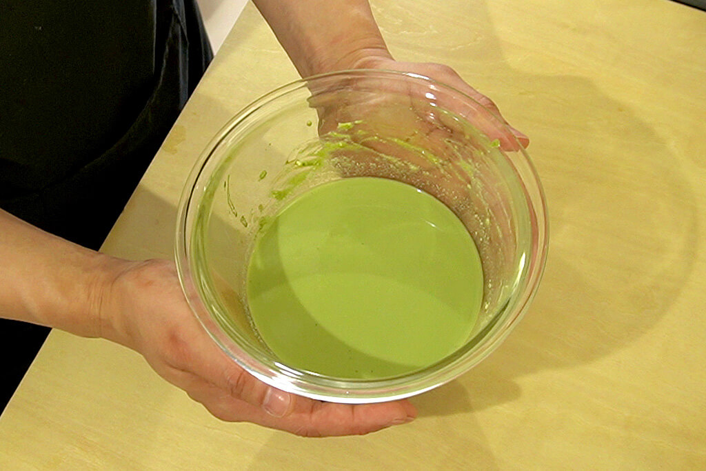 無調整豆乳を加えて混ぜる
