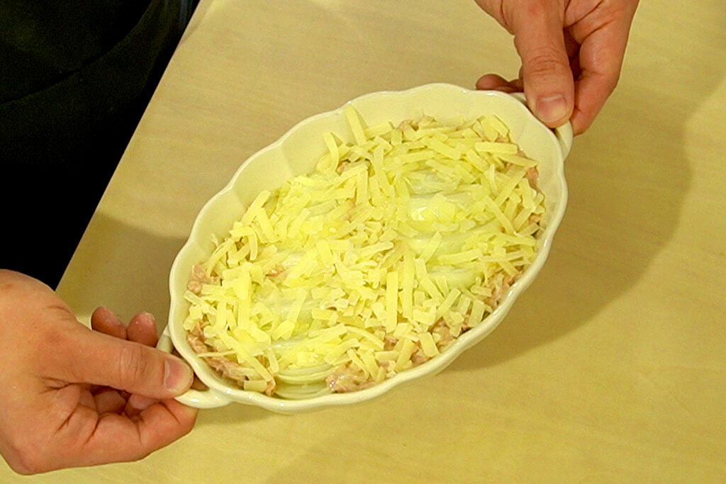 具材にピザ用チーズをちらしてトースターで焼く