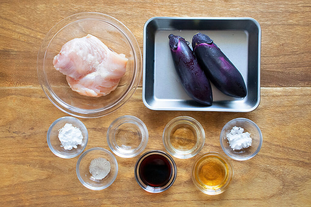 鶏むね肉となすの甘酢炒めの材料