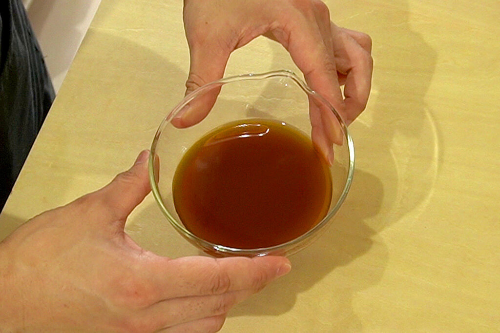 調味料を混ぜる