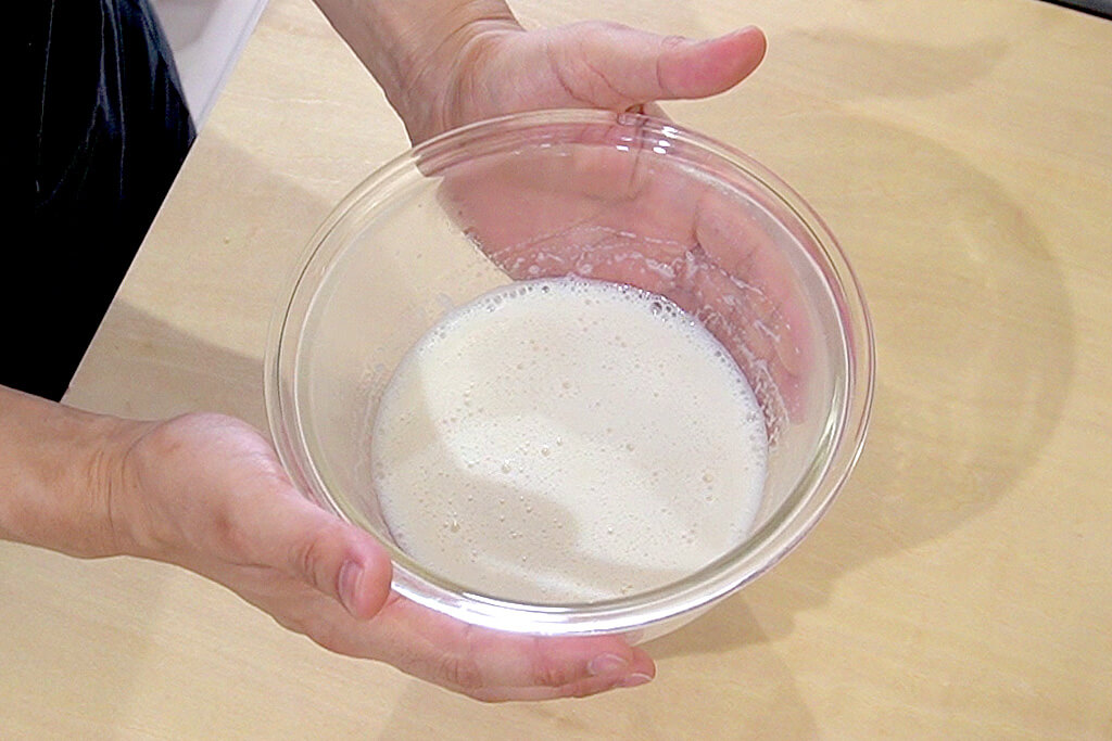 残りの低脂肪乳を加えて混ぜる