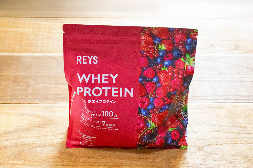 REYS(レイズ) ホエイプロテイン ミックスベリー風味のパッケージ