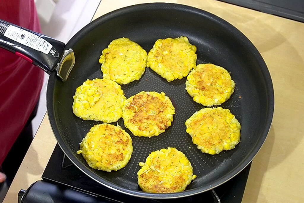 裏面も焼き色が付くまで焼く