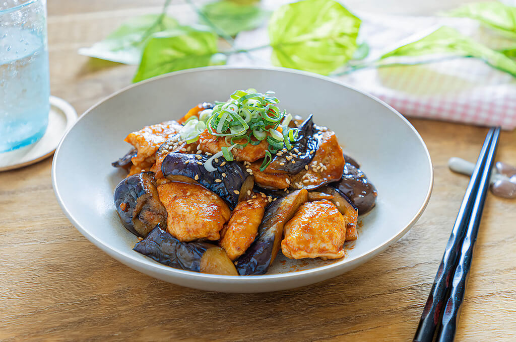 鶏むね肉となすのヤンニョム炒め