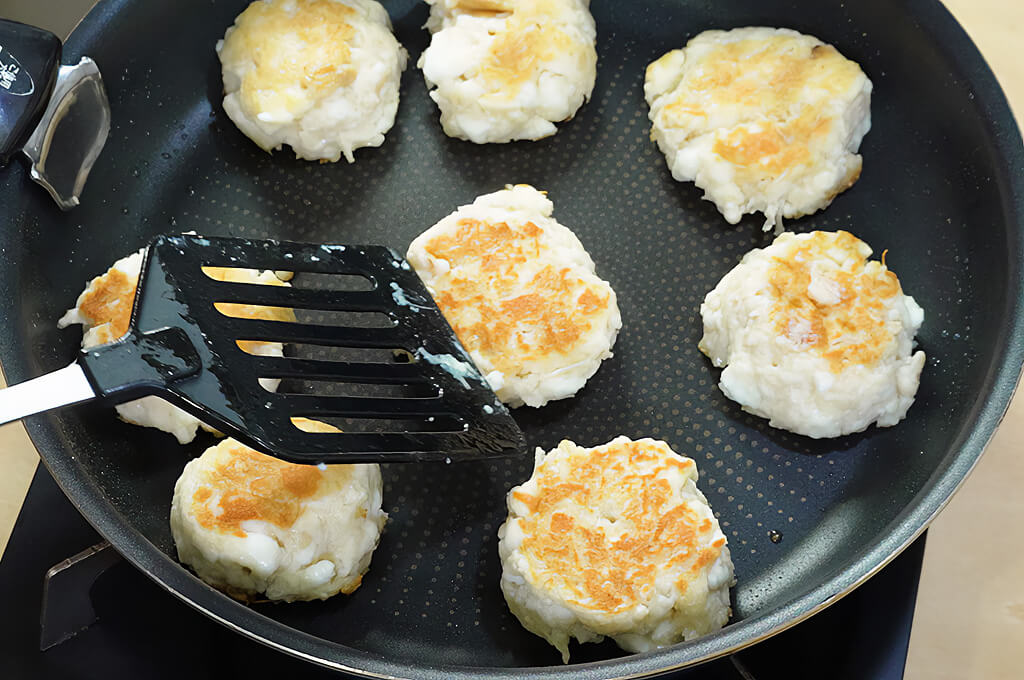 生地を焼き色が付くまで焼く