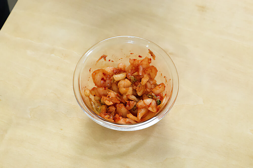 キムチはキッチンバサミで刻む