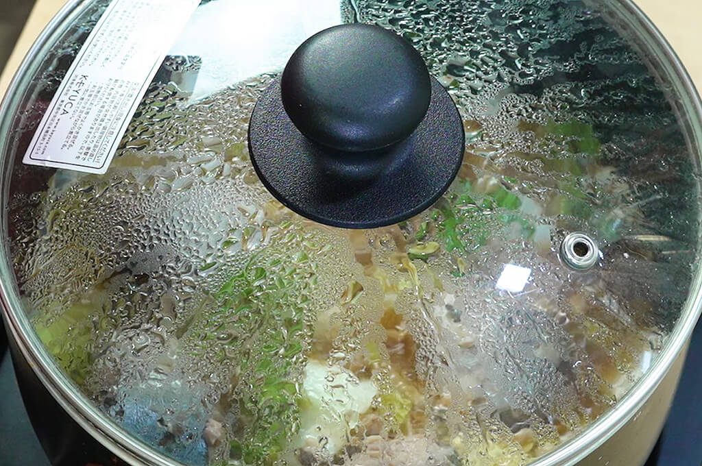 フタをして煮る
