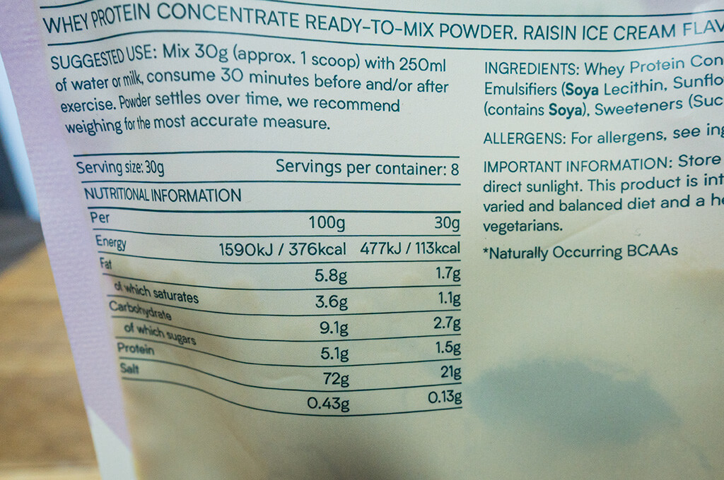 マイプロテイン ホエイプロテイン レーズンアイスクリーム味の栄養成分表示
