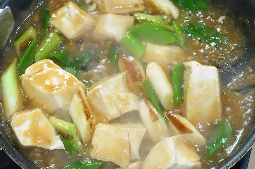 合わせ調味料を加えてとろみが付くまで加熱する