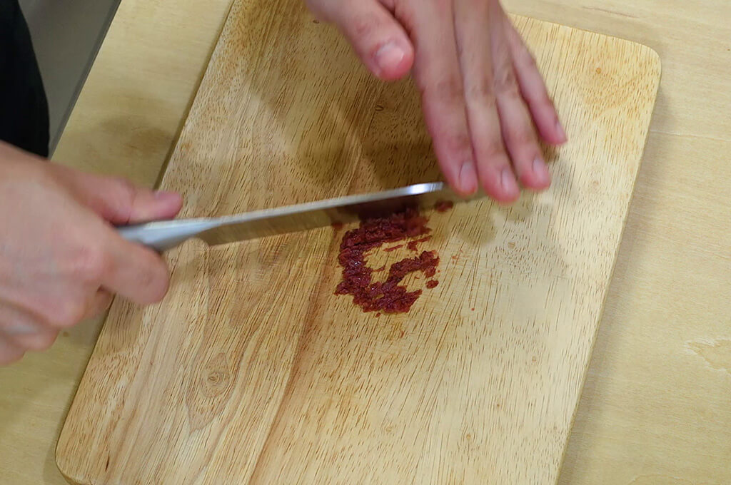 梅干しはみじん切りにする