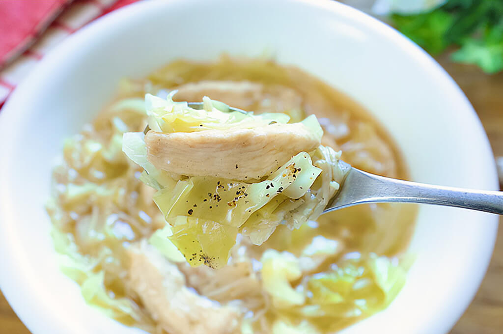 鶏むね肉とキャベツの中華スープ