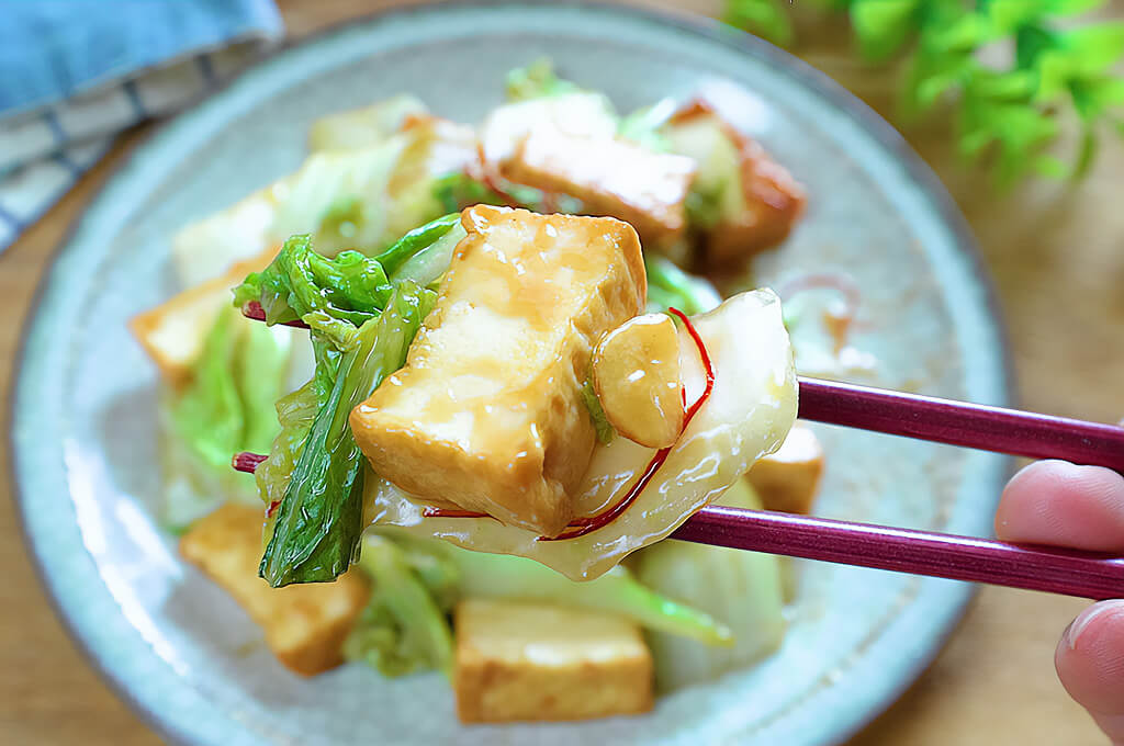 厚揚げと白菜のにんにく炒め