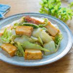 厚揚げと白菜のにんにく炒め