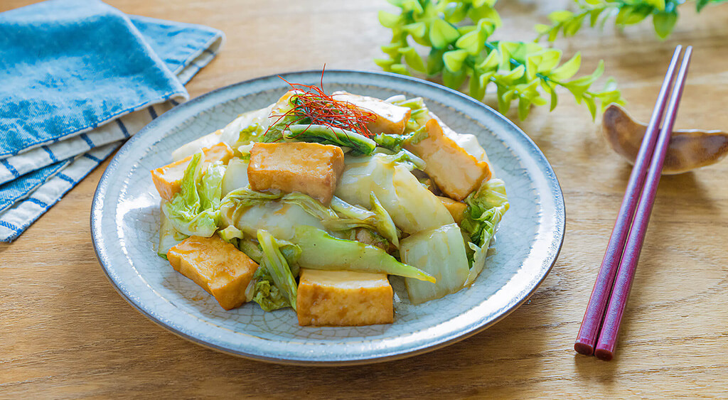 厚揚げと白菜のにんにく炒め