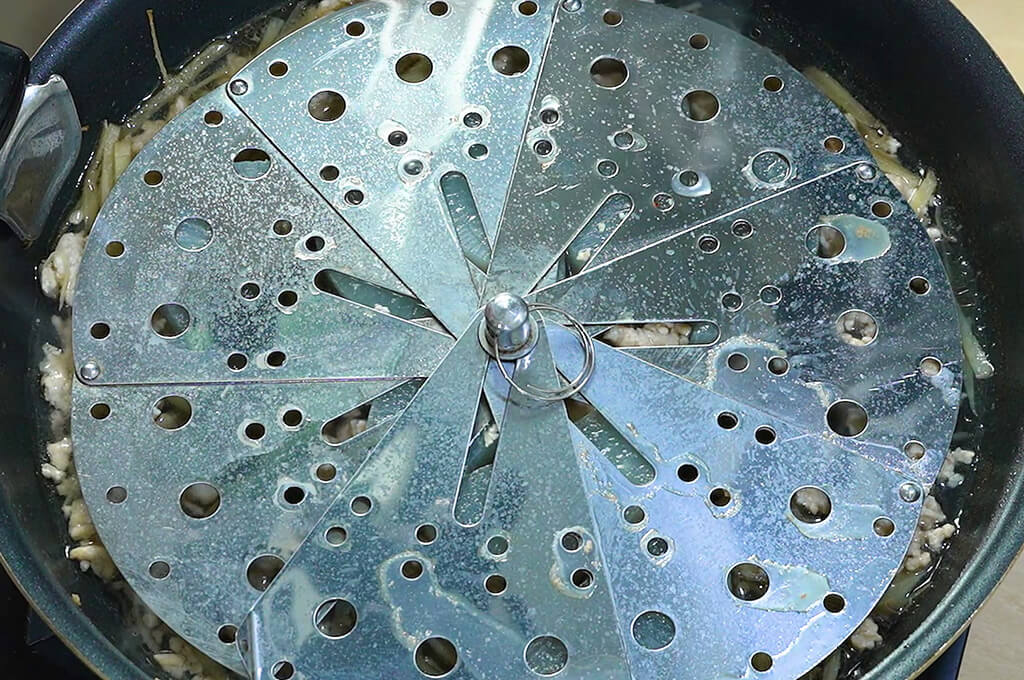 落し蓋をして弱火で10分ほど煮る