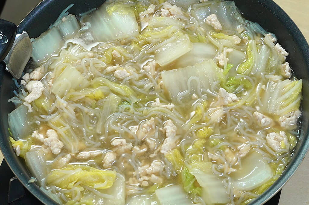 水溶き片栗粉を加えてとろみが付くまで加熱する