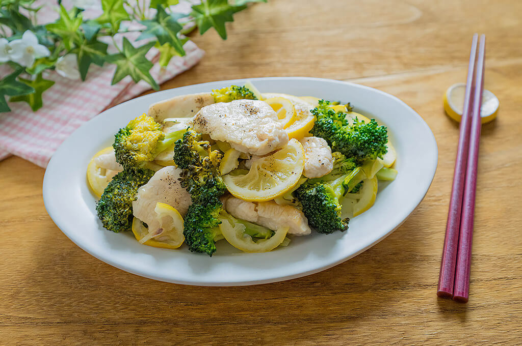 鶏肉とブロッコリーの塩レモン蒸し