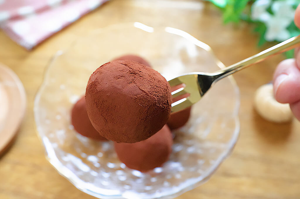 豆腐とさつまいものチョコトリュフ