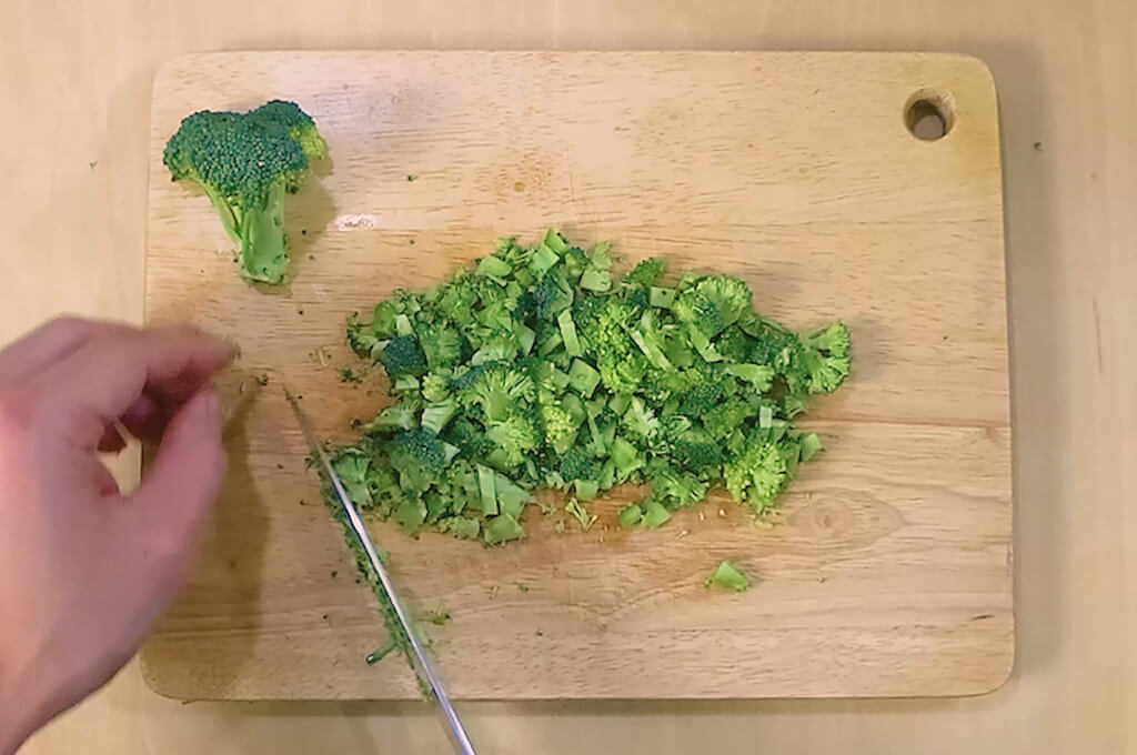 ブロッコリーは刻む