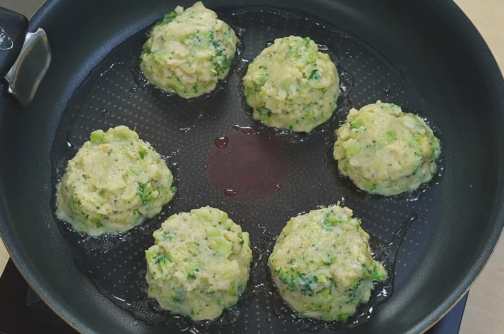 生地を並べて焼く