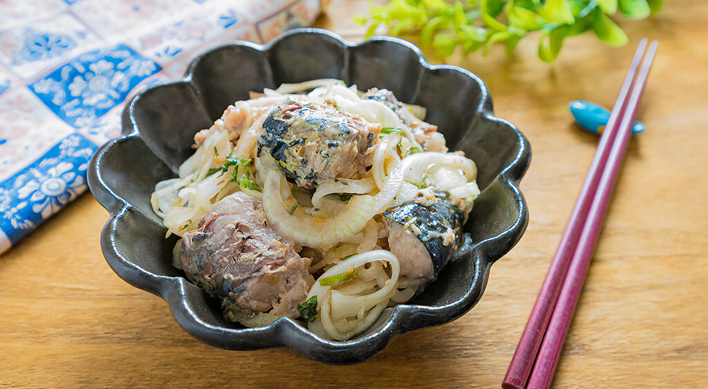 サバ缶と新玉ねぎの大葉漬け