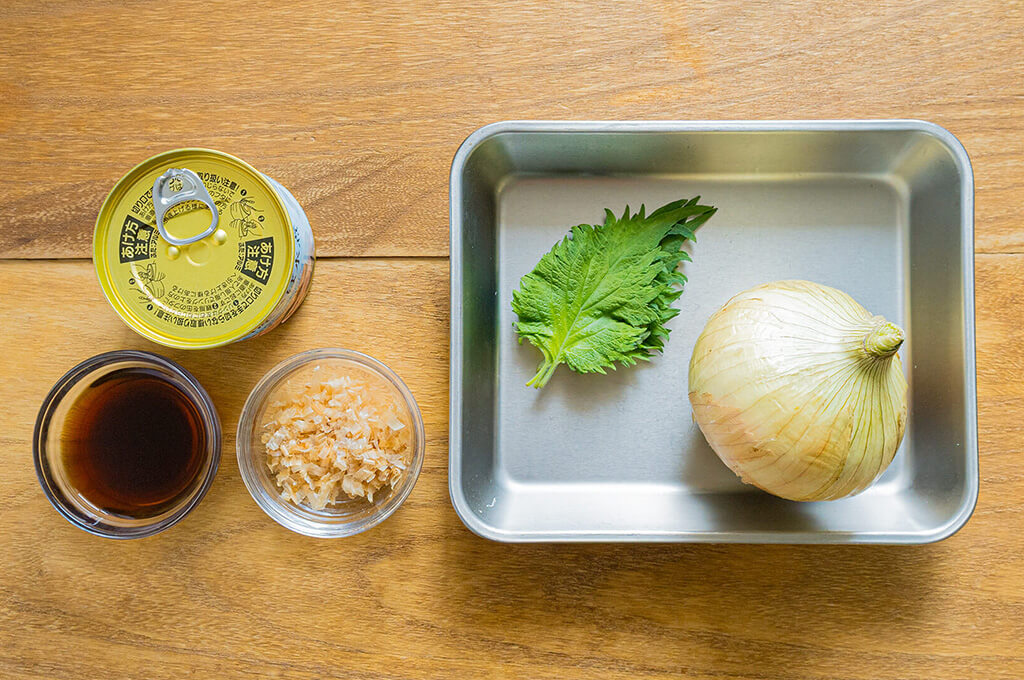サバ缶と新玉ねぎの大葉漬けの材料