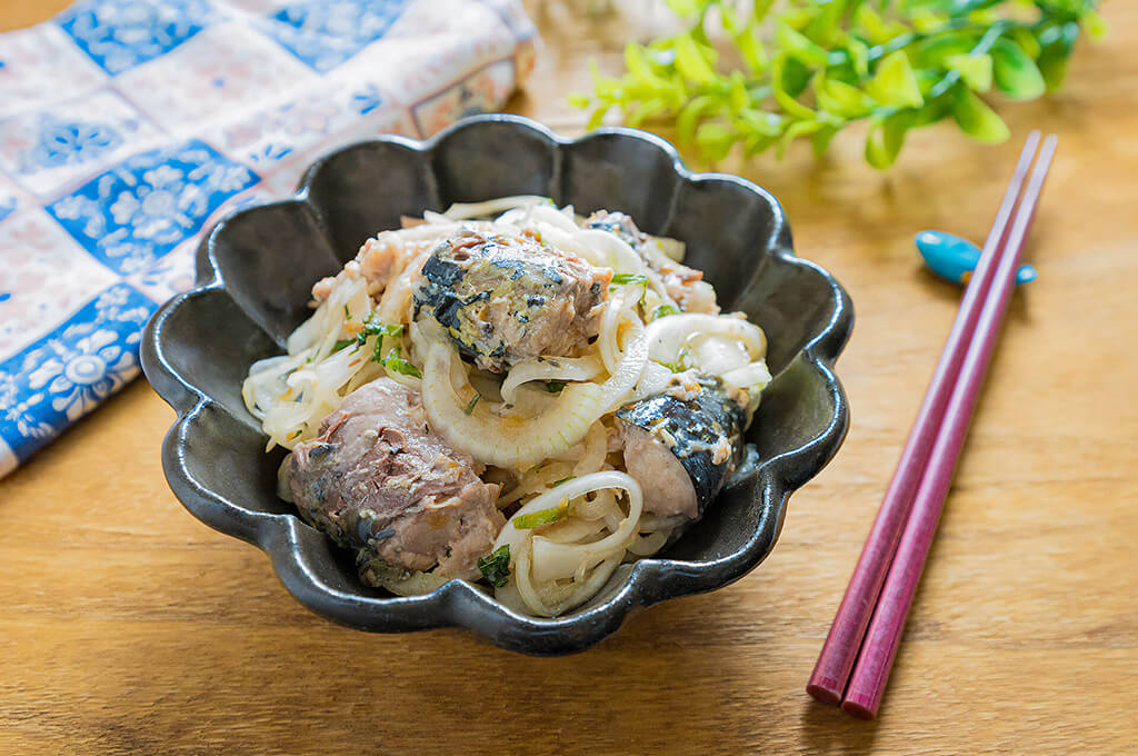 サバ缶と新玉ねぎの大葉漬け