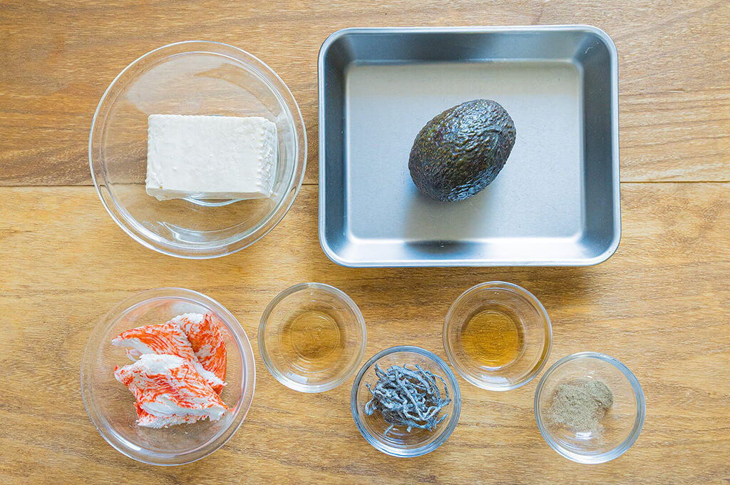 豆腐とアボカドの塩昆布サラダの材料