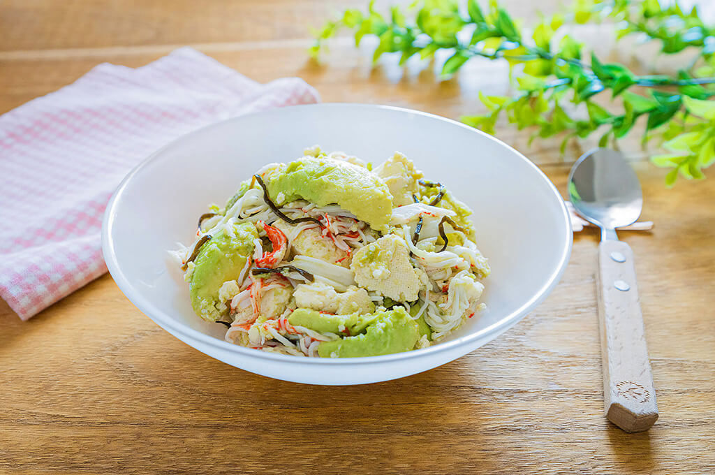 豆腐とアボカドの塩昆布サラダ