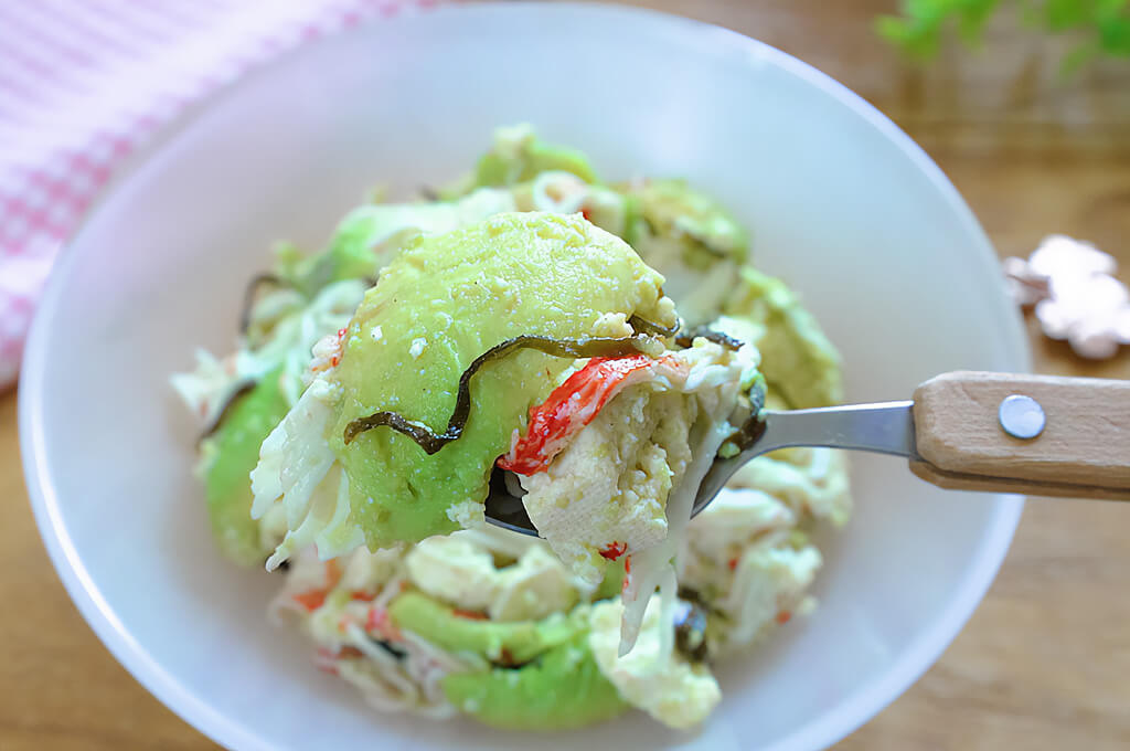豆腐とアボカドの塩昆布サラダ