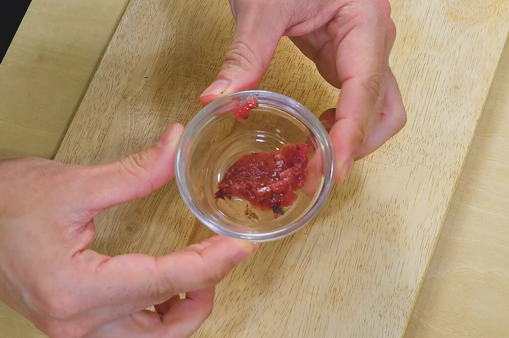 梅干しは細かく刻む